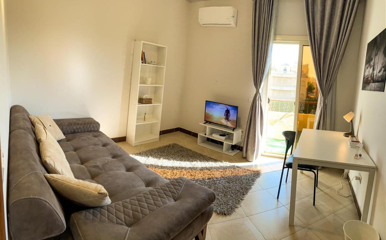 Apartment 3bd In A Family House With Garden View Cairo